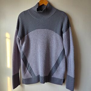 EUC LIKE NEW LULULEMON MOCKNECK 100% MERINO WOOL SOFT SWEATER SIZE 10 / M